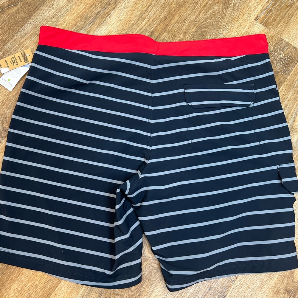 New Duluth Trading Co Men's DuluthFlex Bull Moose 9" Printed Board Short, Sz 42 - Picture 2 of 13